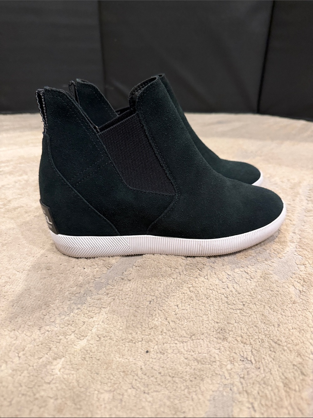 EUC Sorel Out N About Black Suede Chelsea Casual Wedge Ankle Boots Size 9.5 M